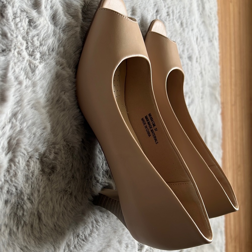 NorthStyle heels. Only wore once.